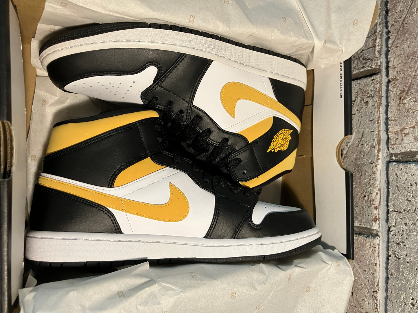 Air Jordan 1 Mid Pollen