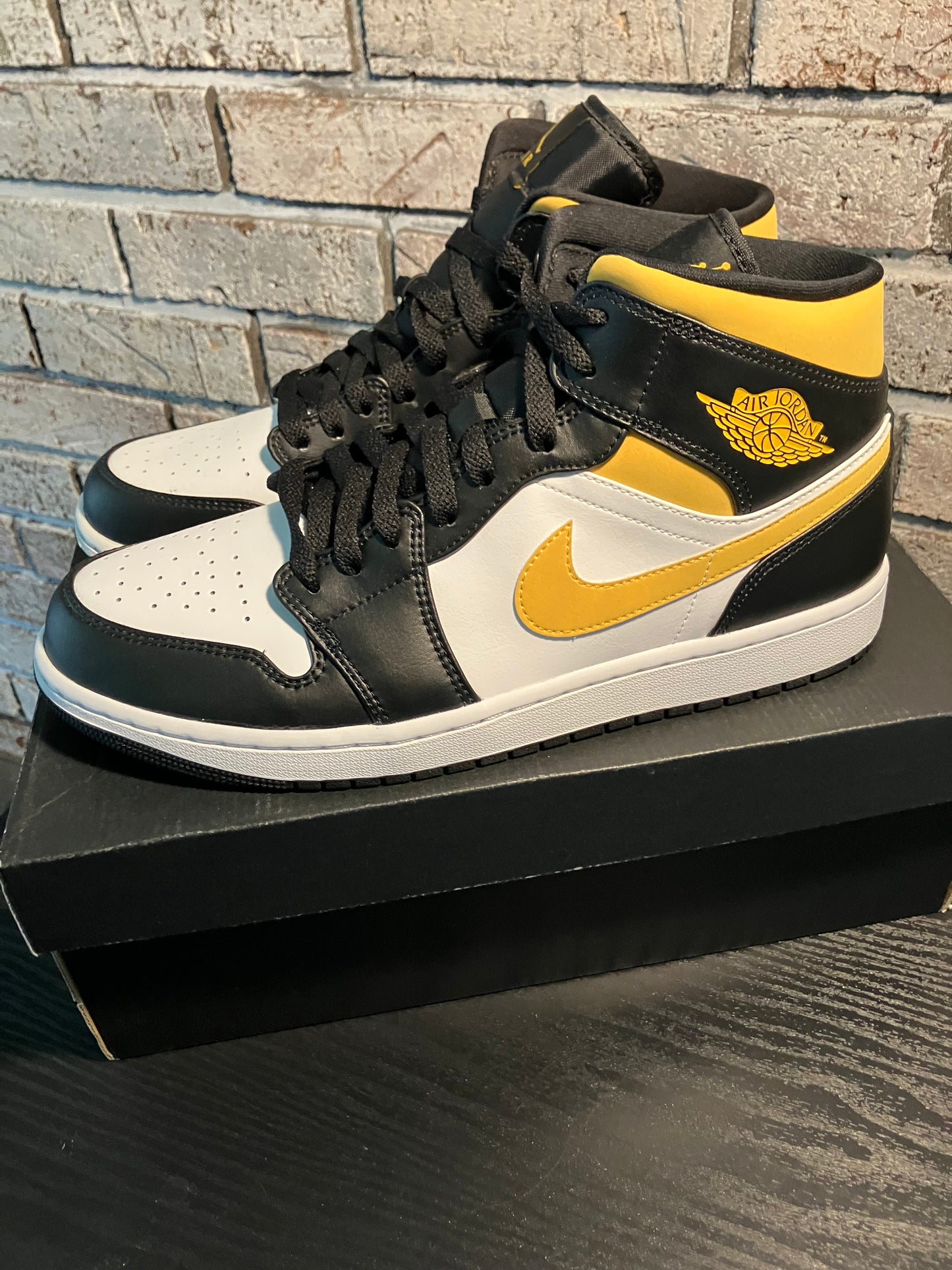 Air Jordan 1 Mid Pollen